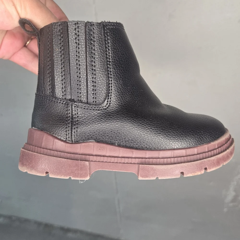 Black Leather Ankle Boots with Contrast Sole
